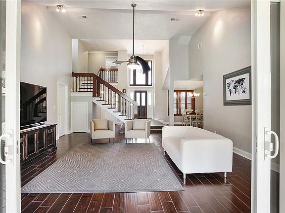 5th image of 408 S Lake Court Dr
