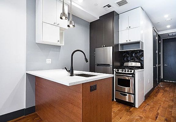 3rd image of 174 Knickerbocker Ave #4A