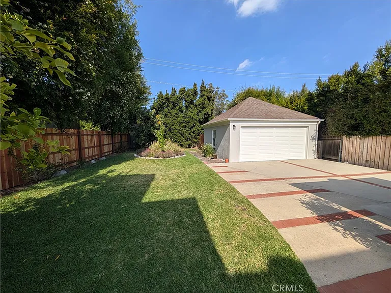 582 N Sunnyslope Ave — Photo 65