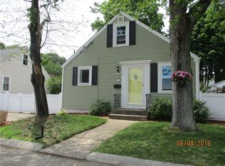 31 Desmarais Ave, Pawtucket, RI 02861