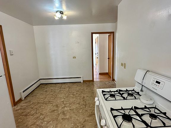 4th image of 4950 Greenwood St APT 1E