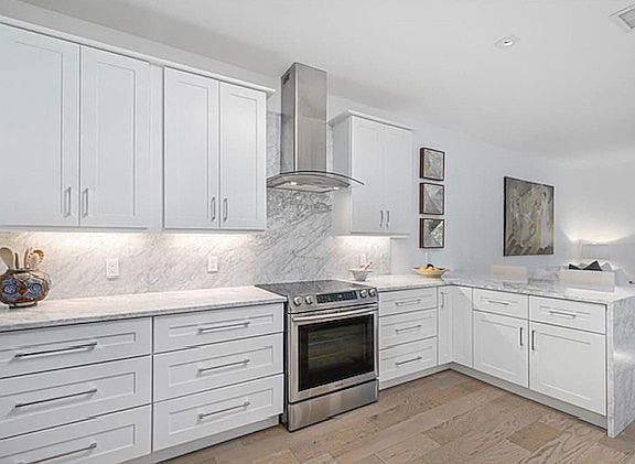 5th image of 8428 Poinciana Pl