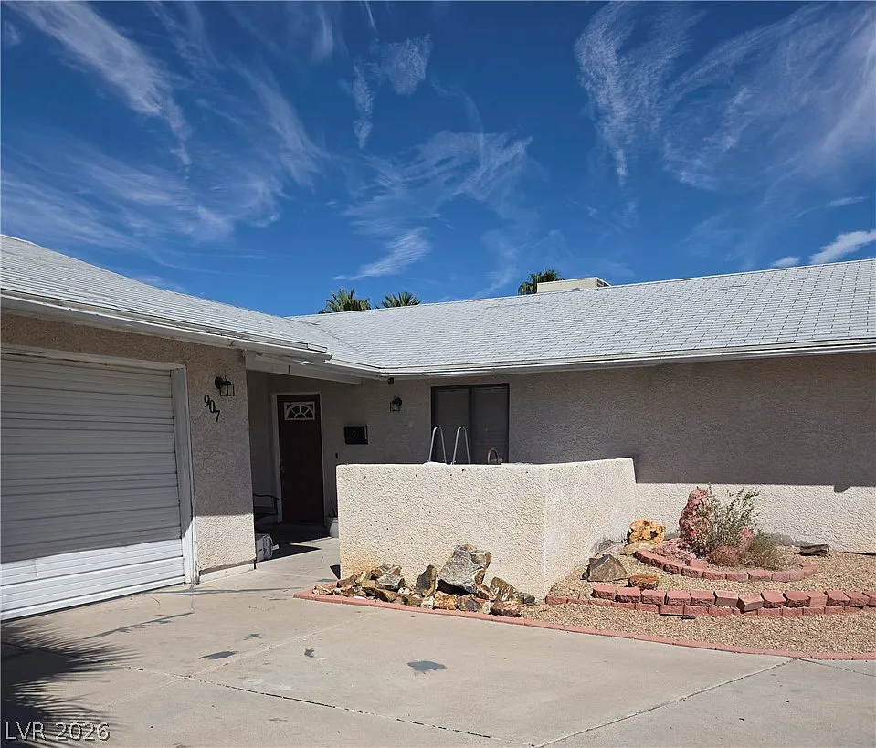3 bed, 2.0 bath, 1386 sqft, $2,100 — Photo 1