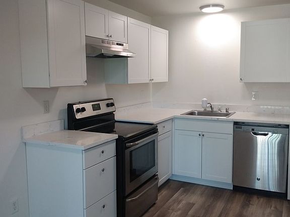3rd image of 9822 158th St E APT 3