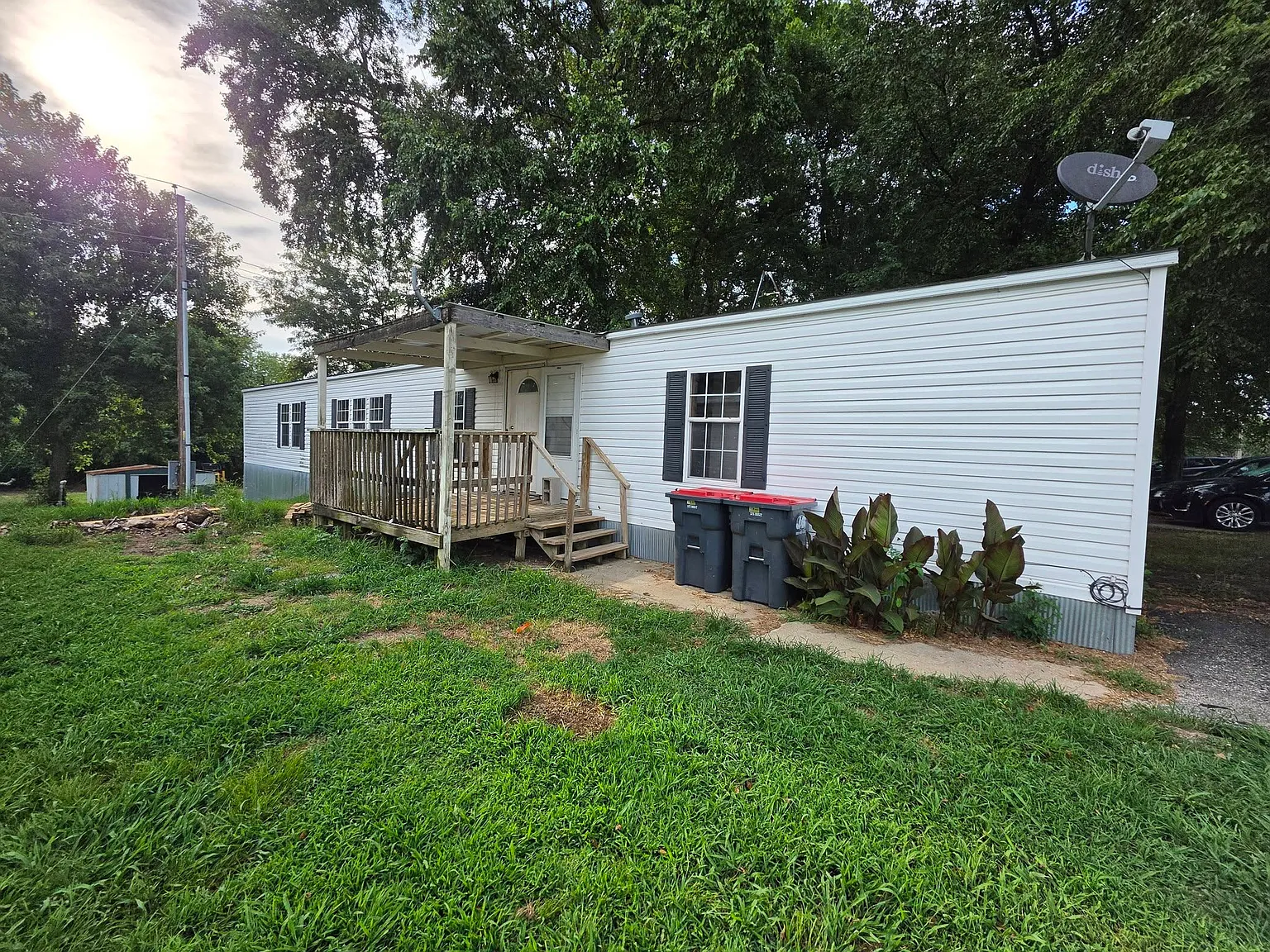 3 bed, $895 — Photo 1
