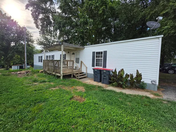 319 N County Line Rd #8, Windsor, MO 65360