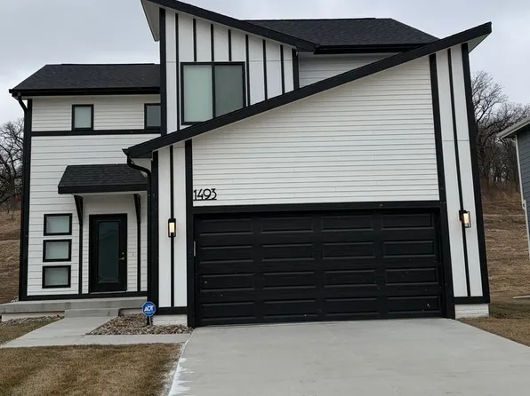 1493 S Kings Grove Ave, West Des Moines, IA 50266