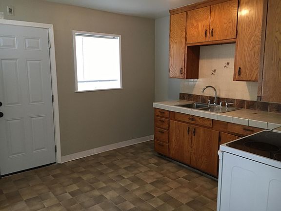 4th image of 520 Lincoln St