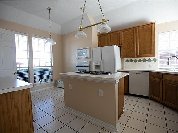 5th image of 2216 Opal Ln