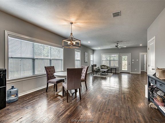 3rd image of 302 Ash St #B