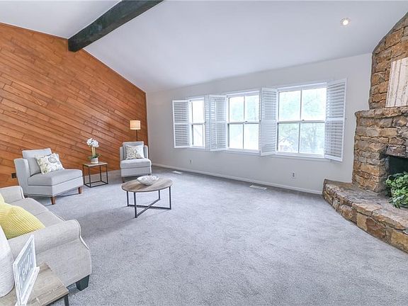 4th image of 16015 Meadow Ln