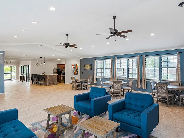 Burlington Oaks Apartments — Photo 22
