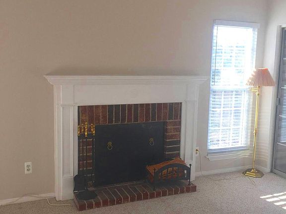 3rd image of 600 Squire Ln APT 1A