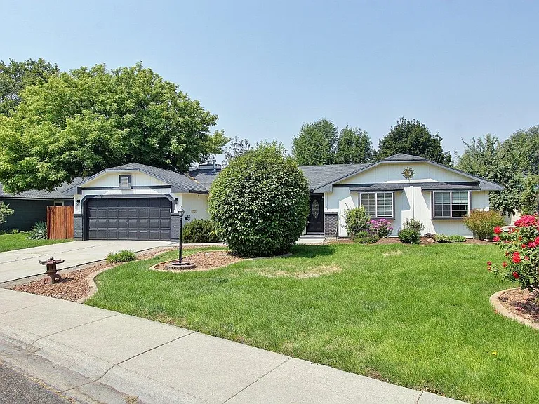 6153 N Portsmouth Ave — Photo 4