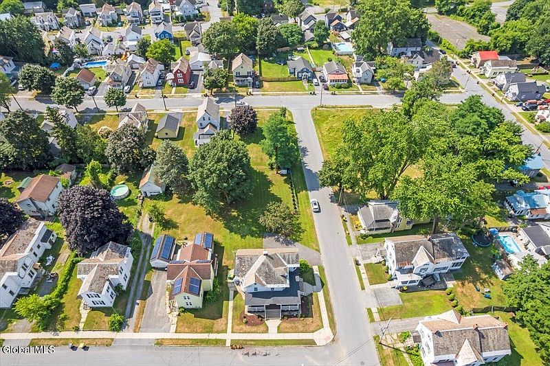 2nd image of 15 4th Avenue