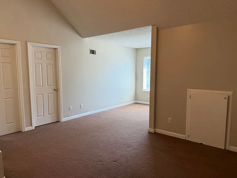 1330 N Hampton Dr — Photo 22