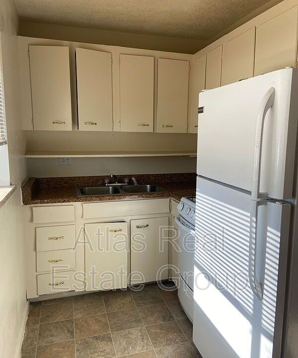 2nd image of 1350-1360 S Moline St #1360-101
