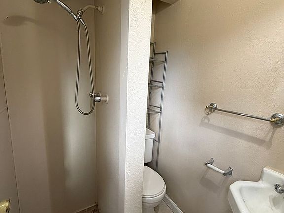 5th image of 109 N Wahsatch Ave