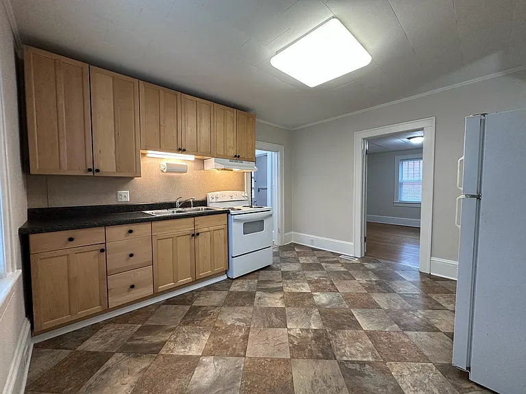2818 Burton Ave NW — Photo 6