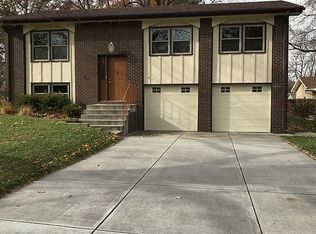 1001 Cobblestone Dr, Lincoln, NE 68510