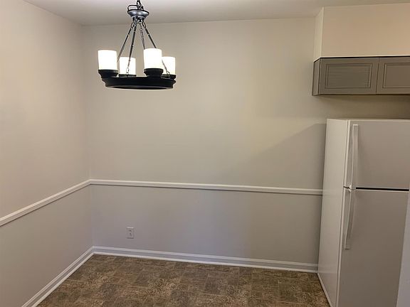 3rd image of 904 Plaza Dr #9