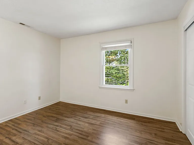 35 Hamburg Dr — Photo 17