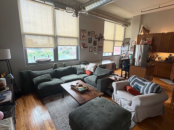 2nd image of 824 W Superior St Unit 606