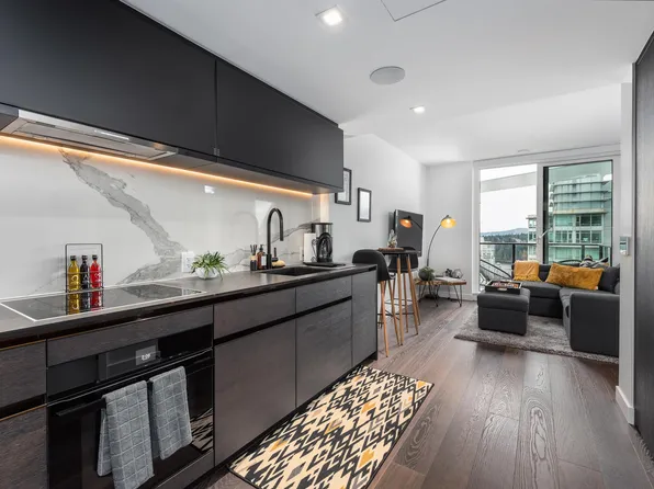 620 Cardero St #2406, Vancouver, BC V6G 0C7