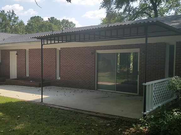 3rd image of 206 Yorkshire Dr