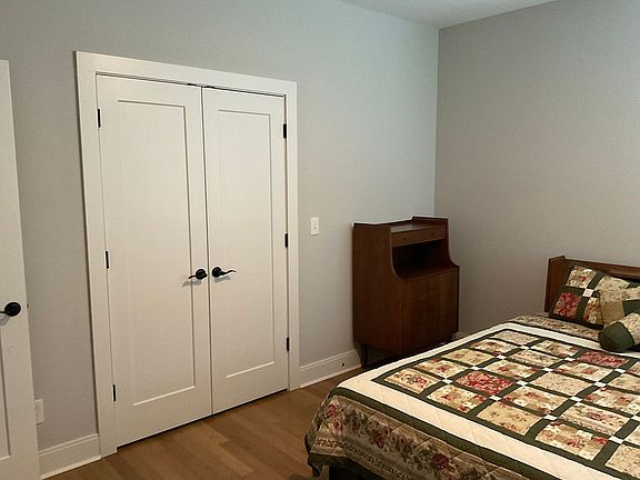 3rd image of 1947 Cochran Rd