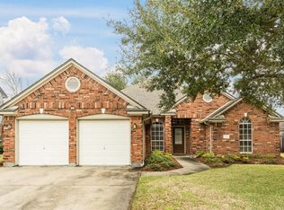 62 Chicory Ct, Lake Jackson, TX 77566