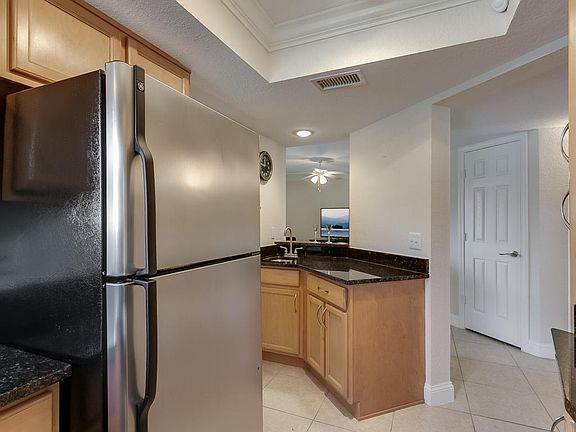 5th image of 914 Shoreline Cir