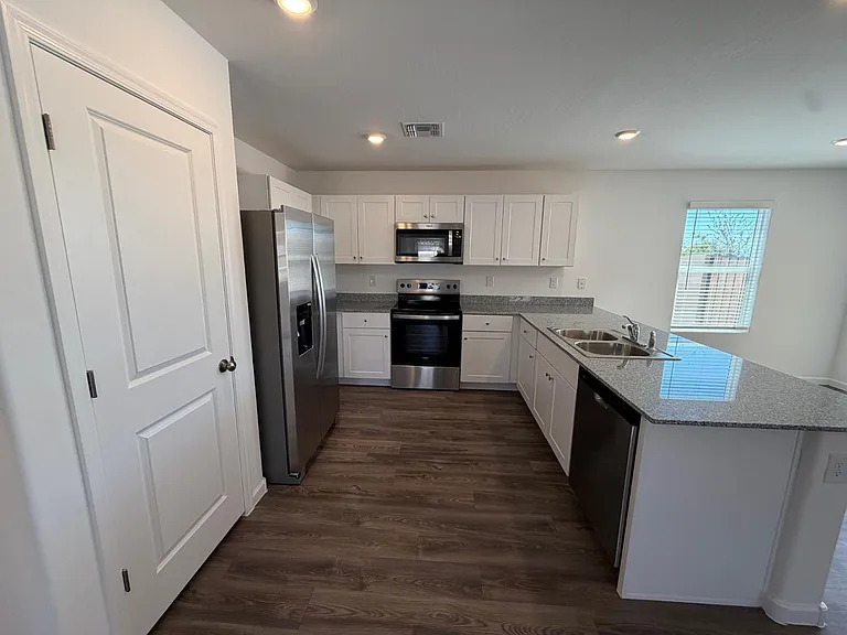 1473 E Jaycie Dr — Photo 10