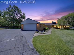 7174 Meadowvue Dr, Grand Blanc, MI 48439