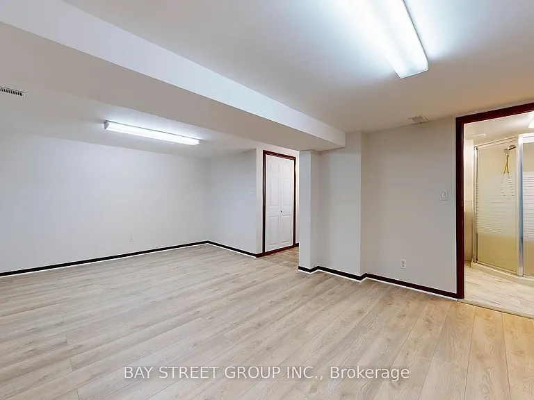 390 Roehampton Ave #BASEMENT — Photo 7