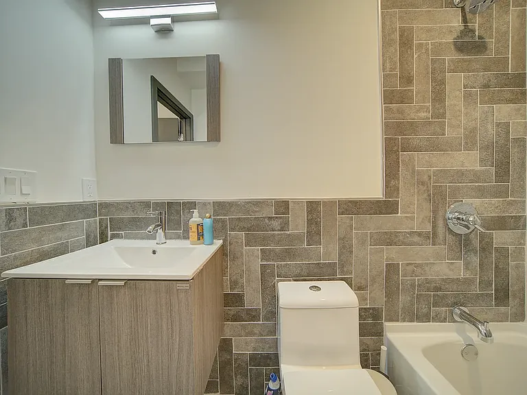 44 N 40th St #C — Photo 9