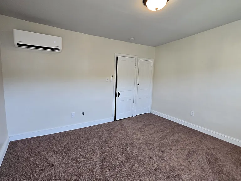 260 E Chestnut St #3 — Photo 3