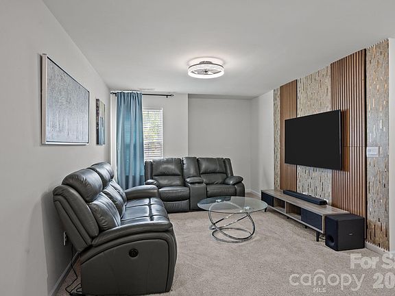 3rd image of 173 N Hill Ln
