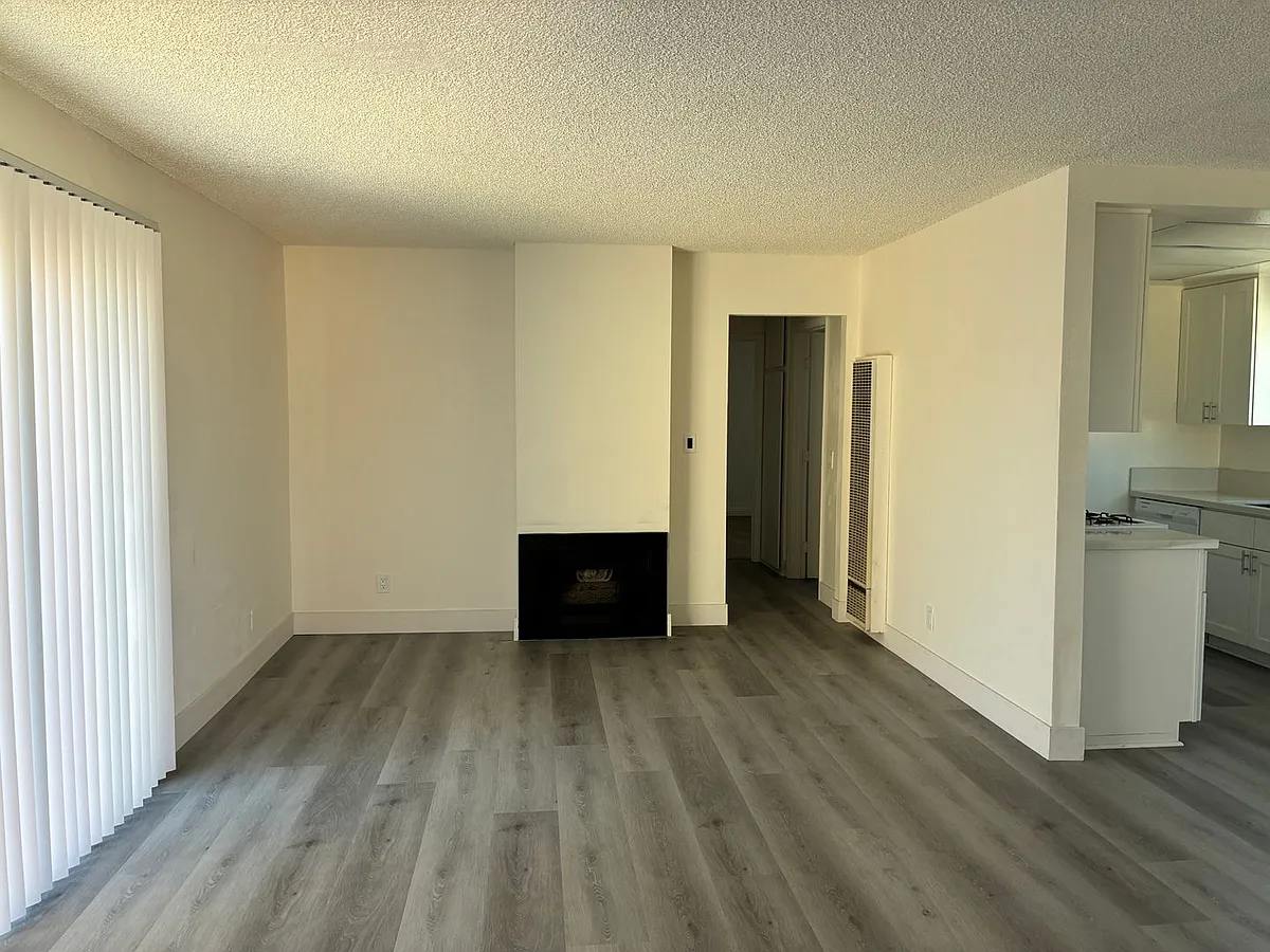 Building Photo - 11143