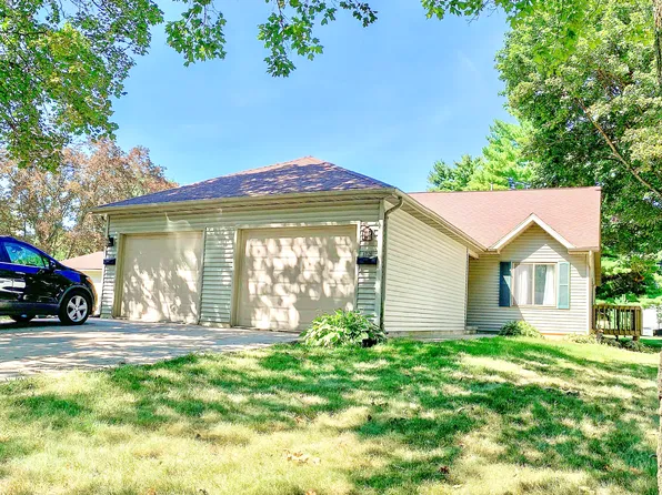 1228 S 3rd St, Watertown, WI 53094