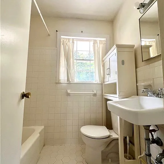 2429 Glenwood Dr NE #B — Photo 10