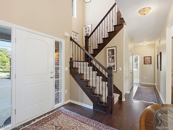 2nd image of 583 Birchcrest Ct