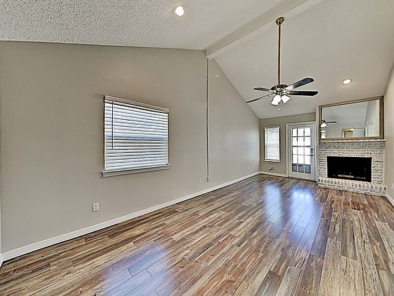 2nd image of 1851 Amber Ln