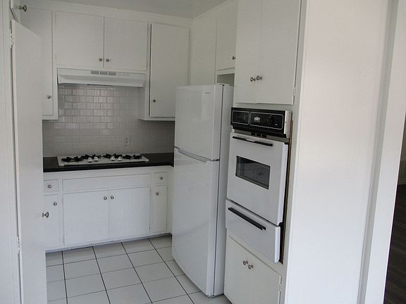 4th image of 1611 Armacost Ave APT 3