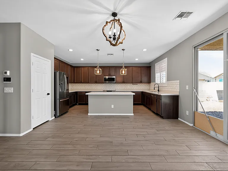 18040 W Louise Dr — Photo 6