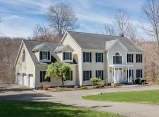24 Sail Harbour Dr, New Fairfield, CT 06812