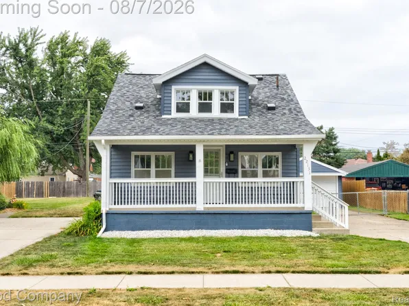 22131 Fresard St, Saint Clair Shores, MI 48080