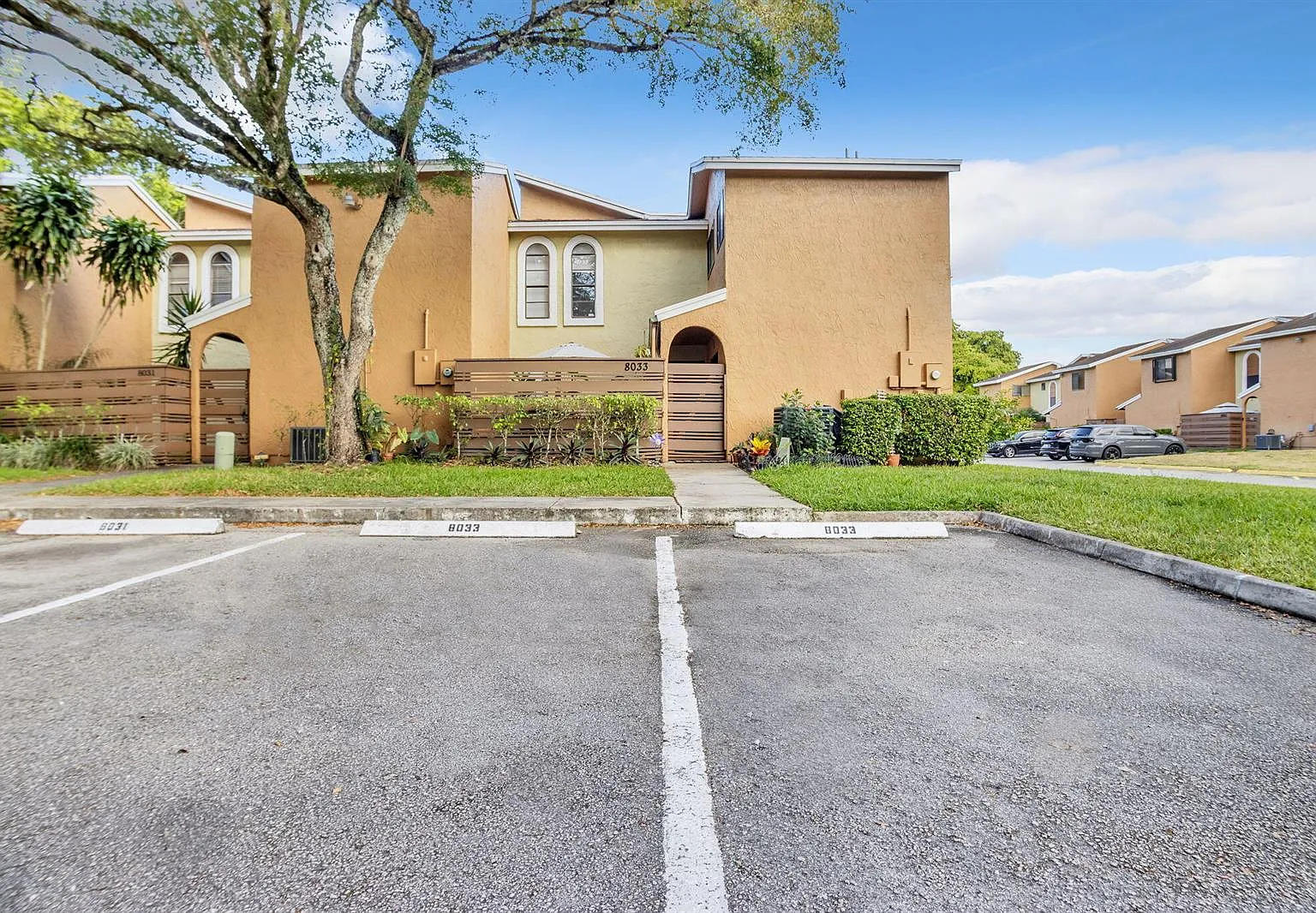 3 bed, 1417 sqft, $3,200 — Photo 1