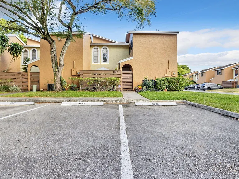 8033 NW 71st Ct — Photo 1