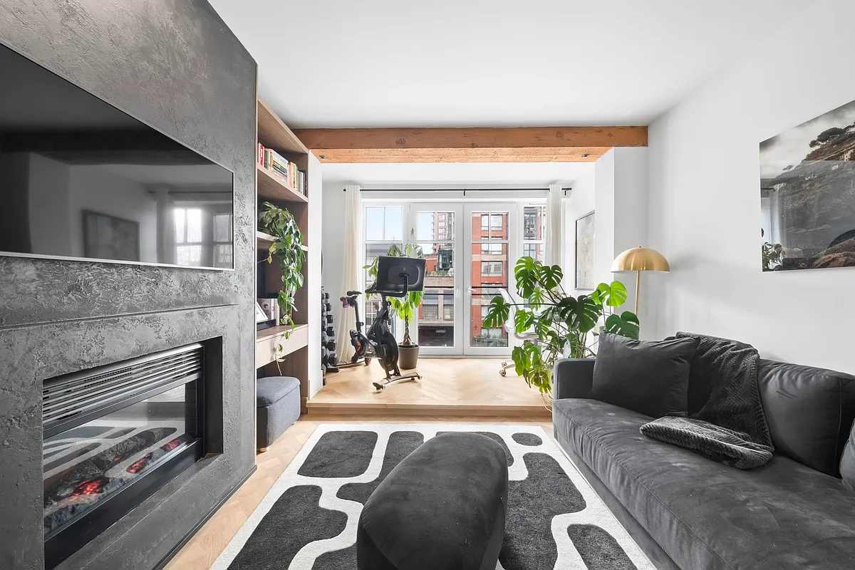 Building Photo - 1275 Hamilton St #202
